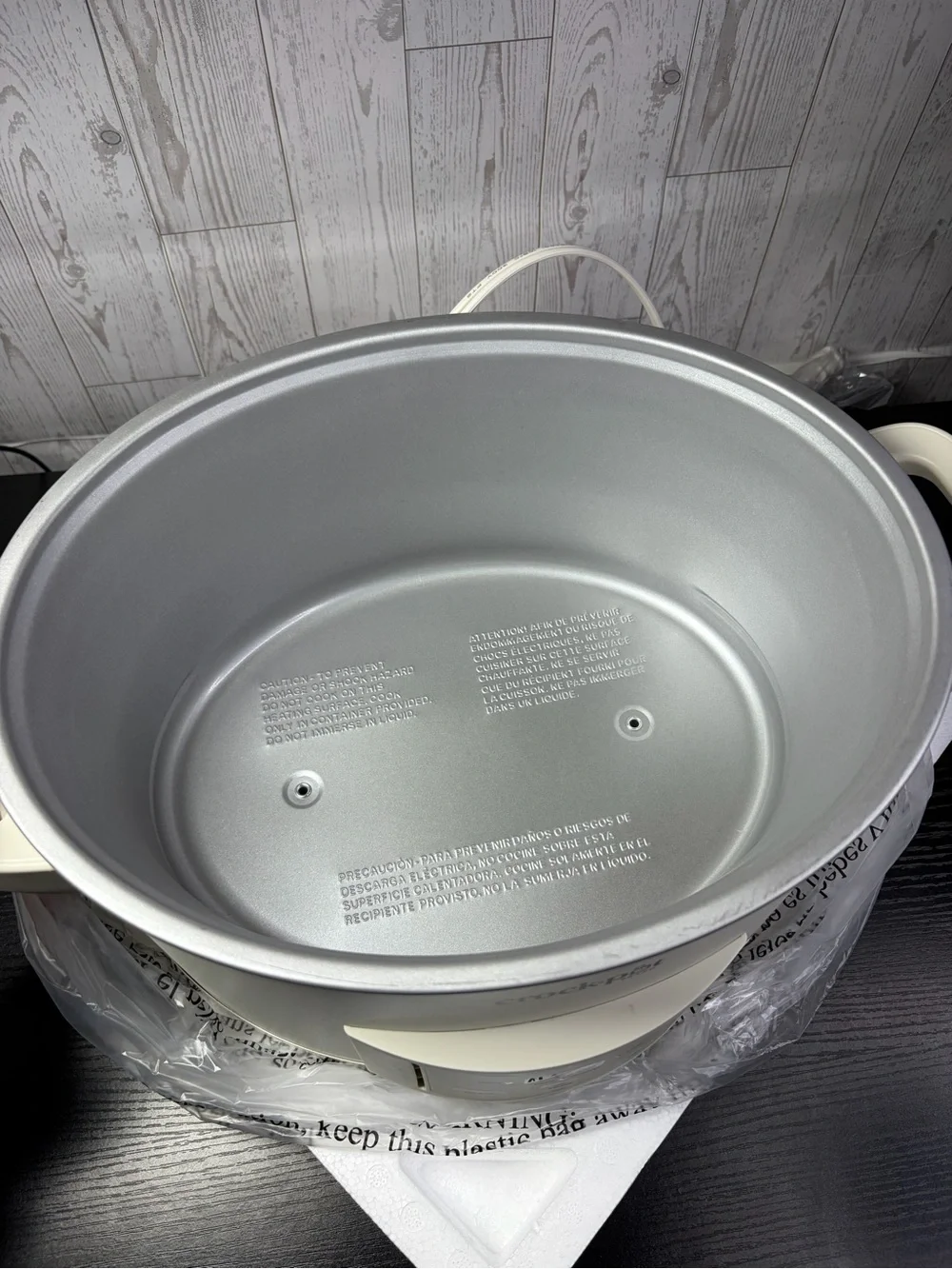 Crock-Pot 7 Qt Oval Slow Cooker - Cream “DAMAGED BOX” COOKER WASN’T AFFECTED